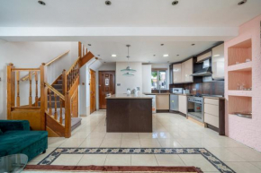 Beautiful 3 bedroom Maisonette